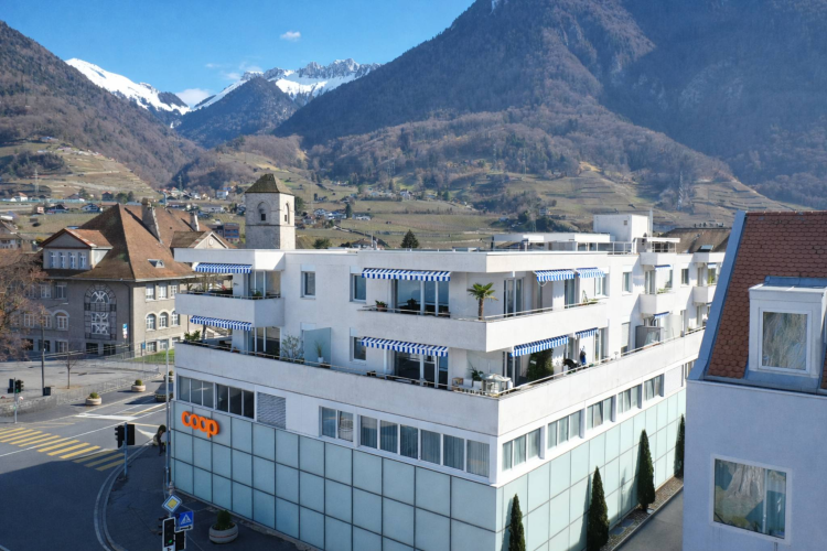 En exclusivité ! Attique de 4.5 pièces avec vaste terrasse et vue imprenable sur le lac