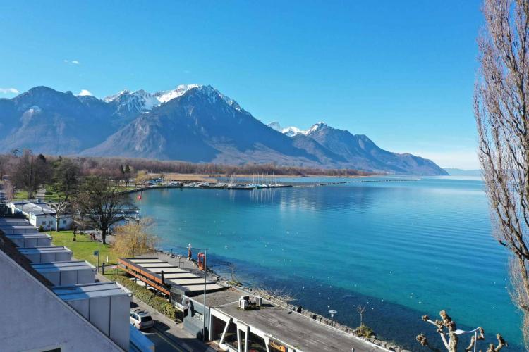 En exclusivité ! Attique de 4.5 pièces avec vaste terrasse et vue imprenable sur le lac