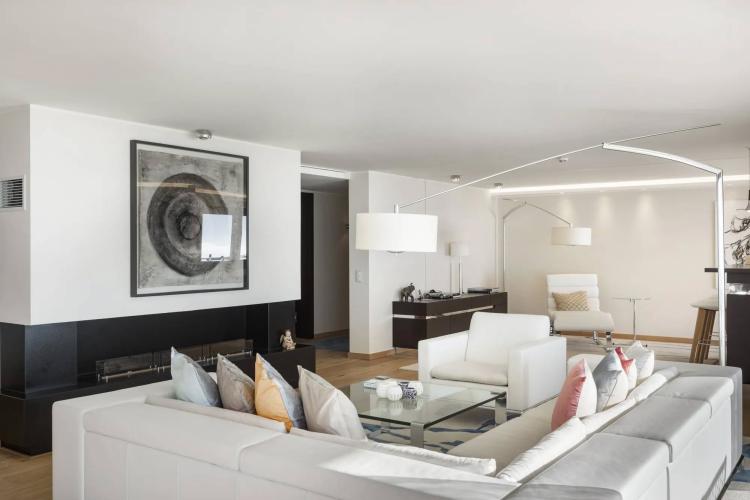 Somptueux Appartement De 6,5 Pièces Avec Vue Imprenable Sur Le Lac Et Les Montagnes