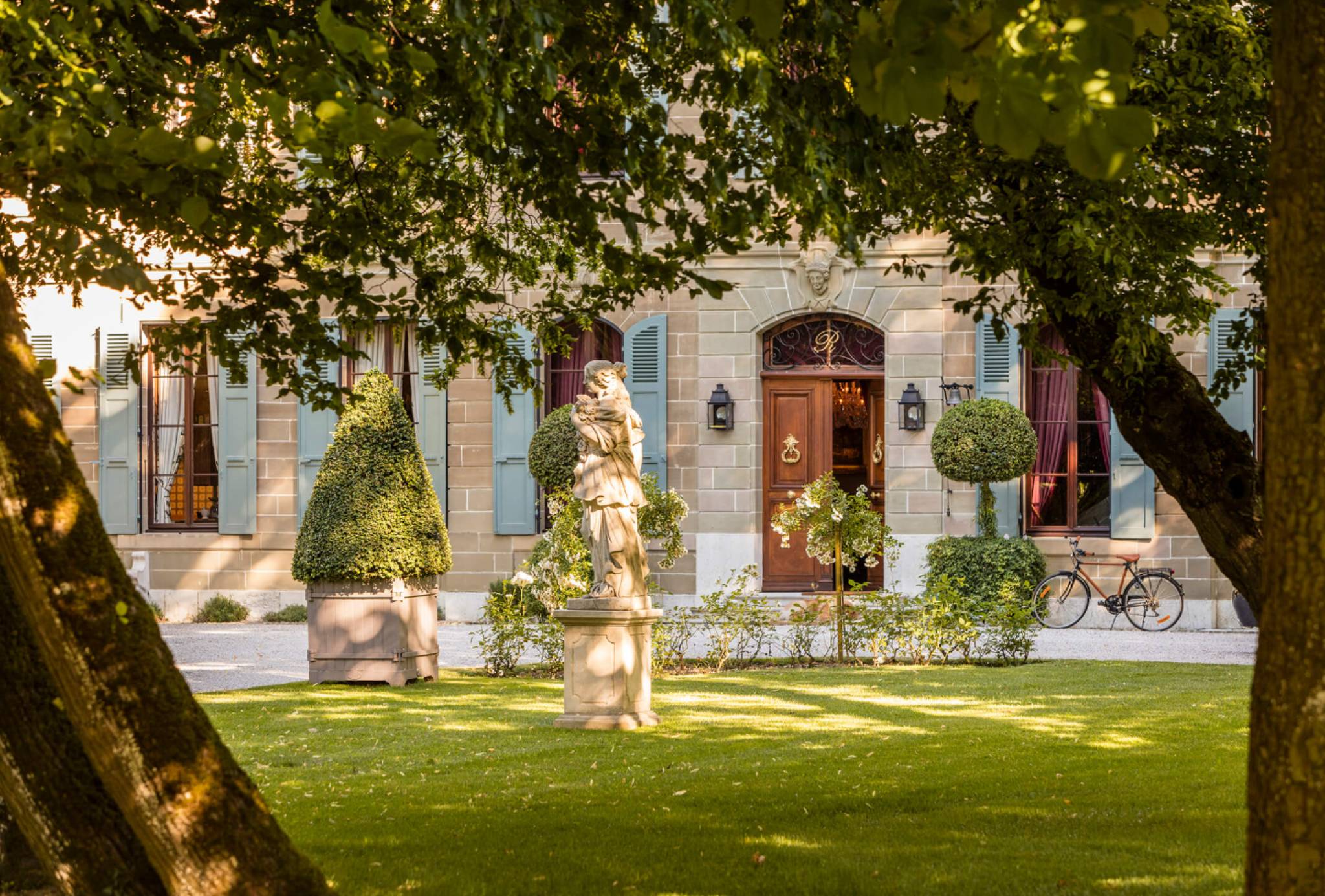 Château de Choully : L'Histoire et le Luxe au sommet de Genève
