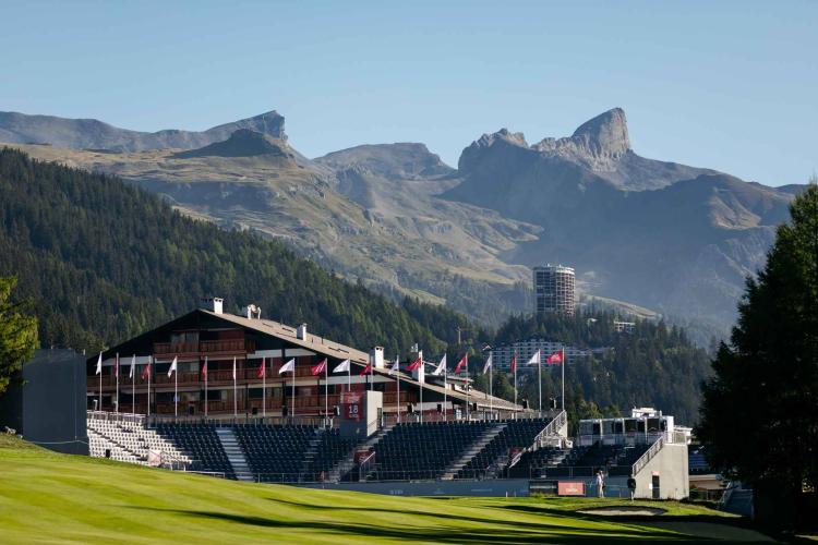 Situation exceptionnelle - 4.5 pièces AVEC VUE IMPRENABLE SUR LE GOLF ET STUDIO INDÉPENDANT