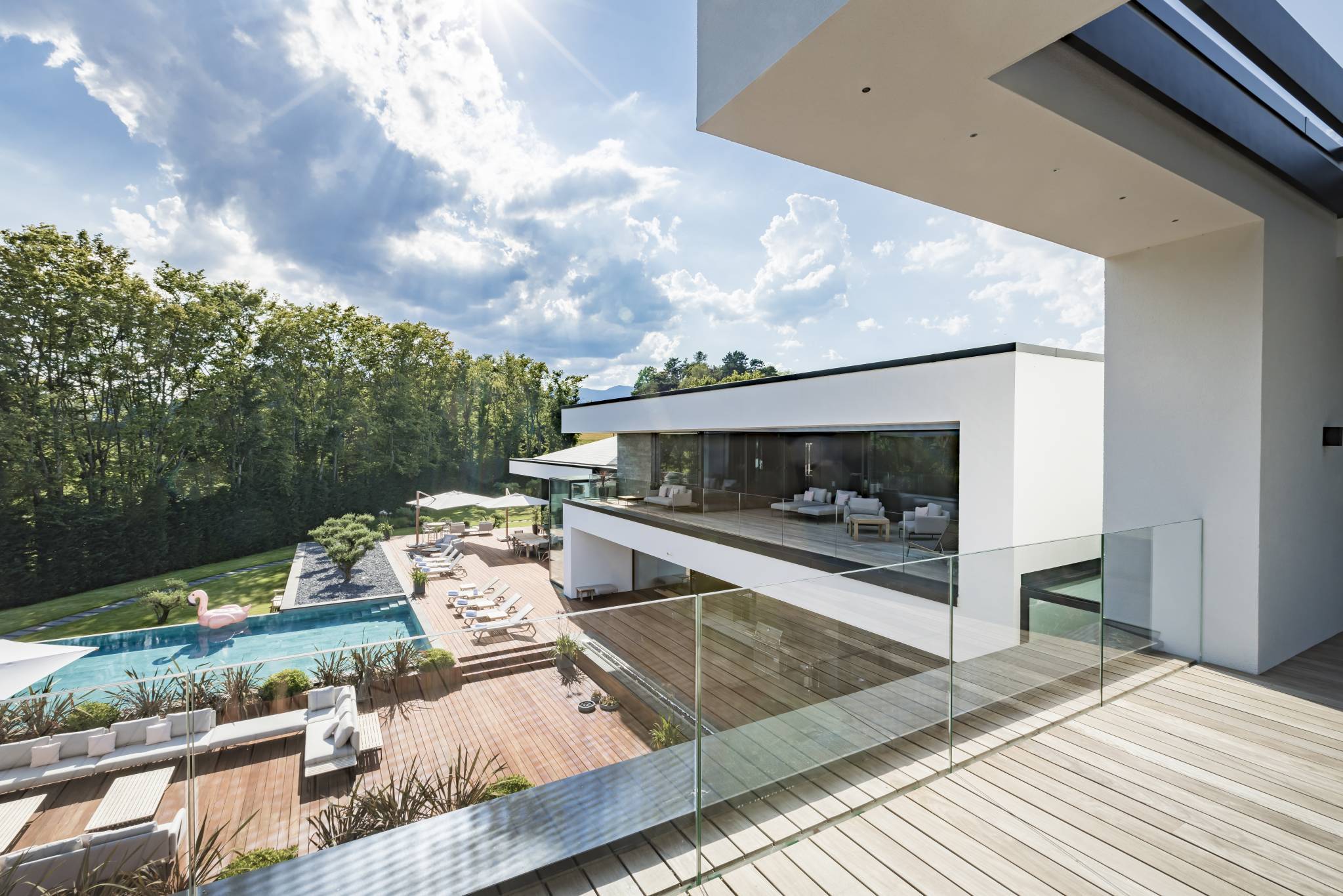 Propriété d'exception : alliance de l'art architectural et du confort prestigieux