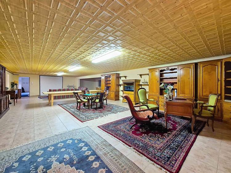 Domaine avec 2 chalets individuels reliés par les sous-sols